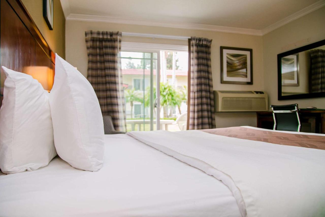 Quality Inn & Suites Thousand Oaks - Us101 Exteriör bild