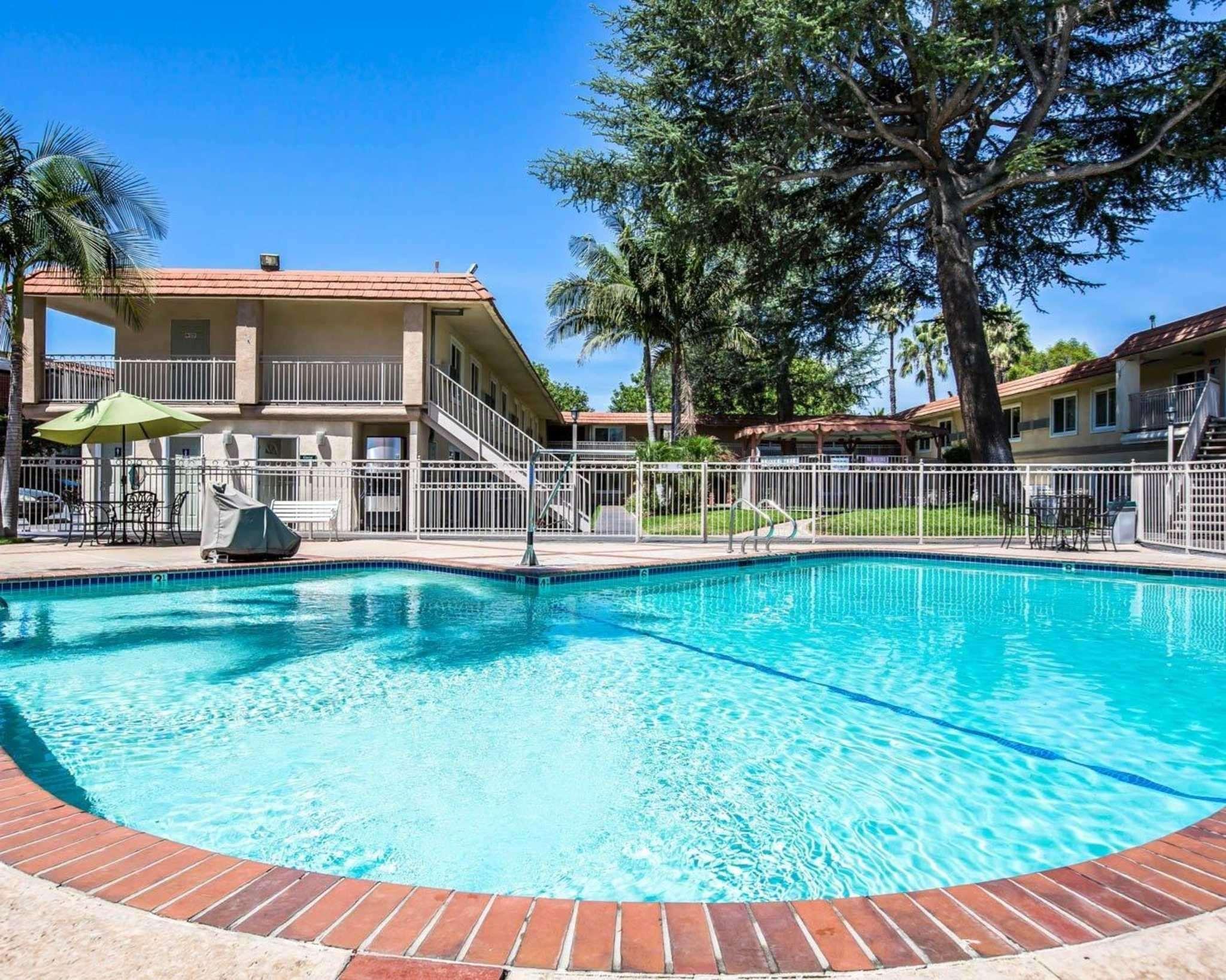 Quality Inn & Suites Thousand Oaks - Us101 Exteriör bild